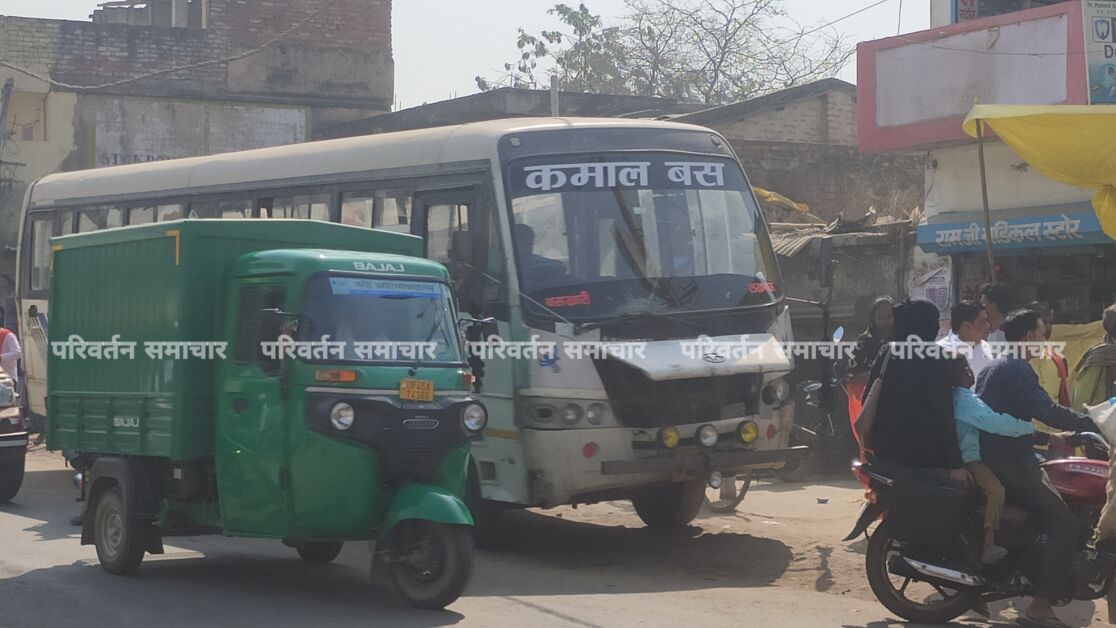 बसखारी चौराहे पर डग्गामार वाहन धड़ल्ले से खड़ी