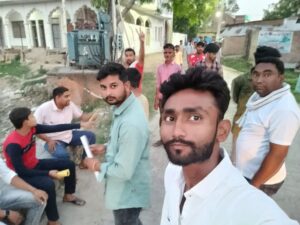 प्रचार प्रसार करते प्रत्याशी व कार्यकर्ता
