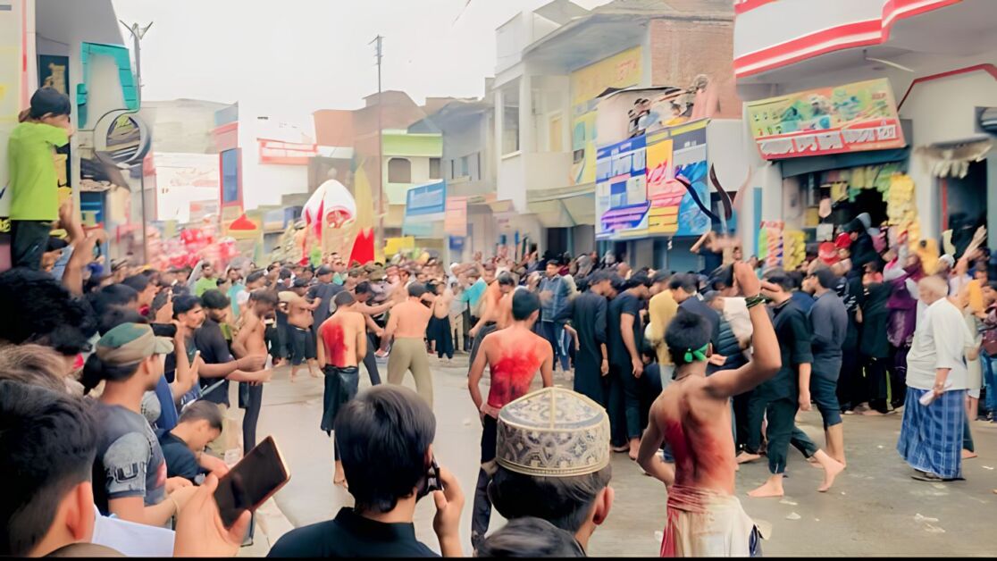 इमामे हुसैन की याद में निकला बसखारी मे 10 मोहर्रम का जुलूस, शरीर को किया लहूलुहान