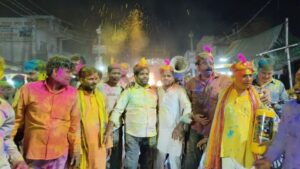 होलिका दहन पर किछौछा ईओ का स्वागत, बसखारी में पुलिस ने की कड़ी सुरक्षा व्यवस्था*