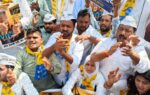 लखनऊ: सरकारी प्राथमिक स्कूलों के मर्जर के खिलाफ आम आदमी पार्टी का जोरदार प्रदर्शन