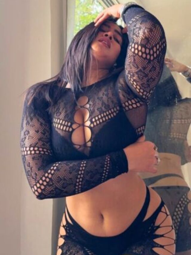 Sofia Ansari की पांच sexy फोटो कलेजा फाड़ देगी…