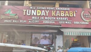 लखनऊ: मशहूर टुंडे कबाबी नजीराबाद पर फूड डिपार्टमेंट की कार्रवाई