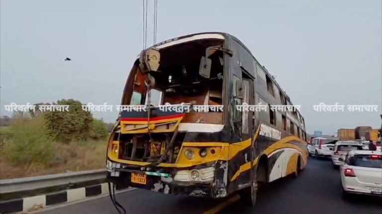 लखनऊ में दर्दनाक सड़क हादसा: डबल डेकर बस पलटी, 5 की मौत, 45 घायल